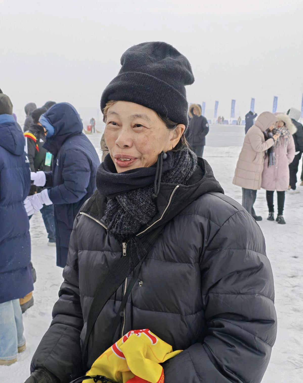 冰雪上的龙舟盛宴：首届赛里木湖全国冰上龙舟邀请赛 点燃新疆冰雪运动热潮(图2)