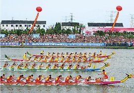 超百支龙舟队佛山展开30公里“水上马拉松”角逐展现龙舟运动魅力(图1)
