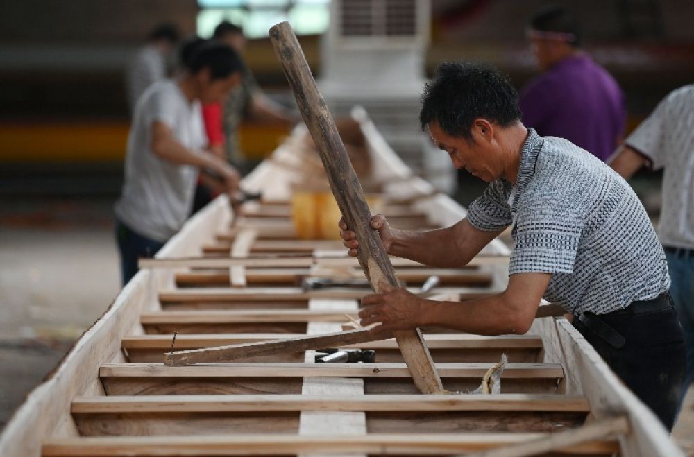 “划”出千万级“大产业”四季皆火！传统龙舟制造技艺释放经济新活力(图1)