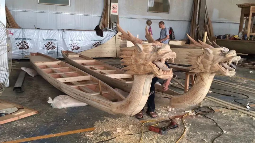 端午临近 广州上漖村龙舟制作基地生产加工忙