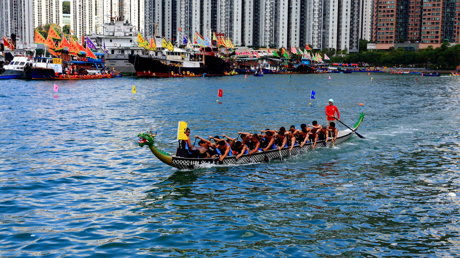 滨海龙舟赛“激”起海河阵阵浪 32支队伍激烈角逐 3万观众现场观赛