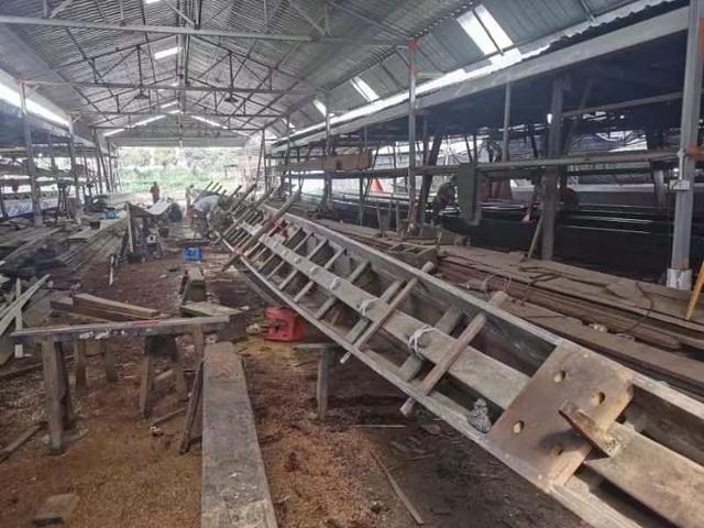 在龙舟制造基地听龙舟故事一条到底如何诞生？