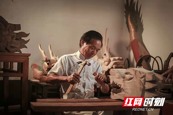 “洞庭湖老麻雀”新画像｜龙舟传人许桂生：从蓝墨水上游竞渡世界(图5)