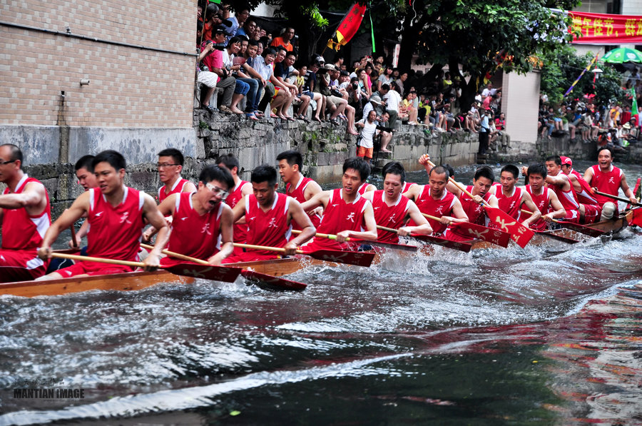 选手奋楫挥桨备战忙 贵州龙舟冠军赛即将开战