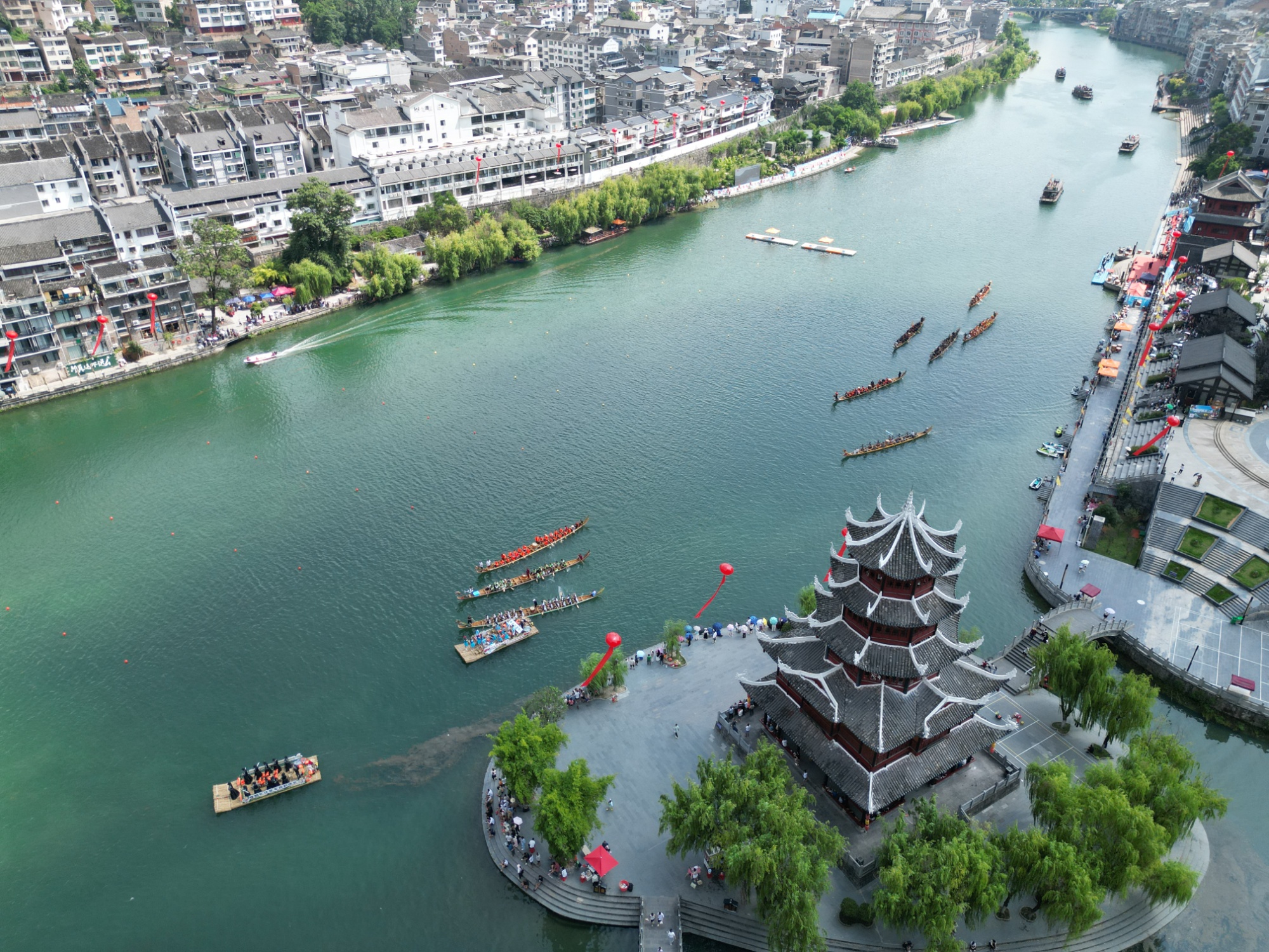 “赛动黔景”2025年贵州省龙舟冠军赛落幕