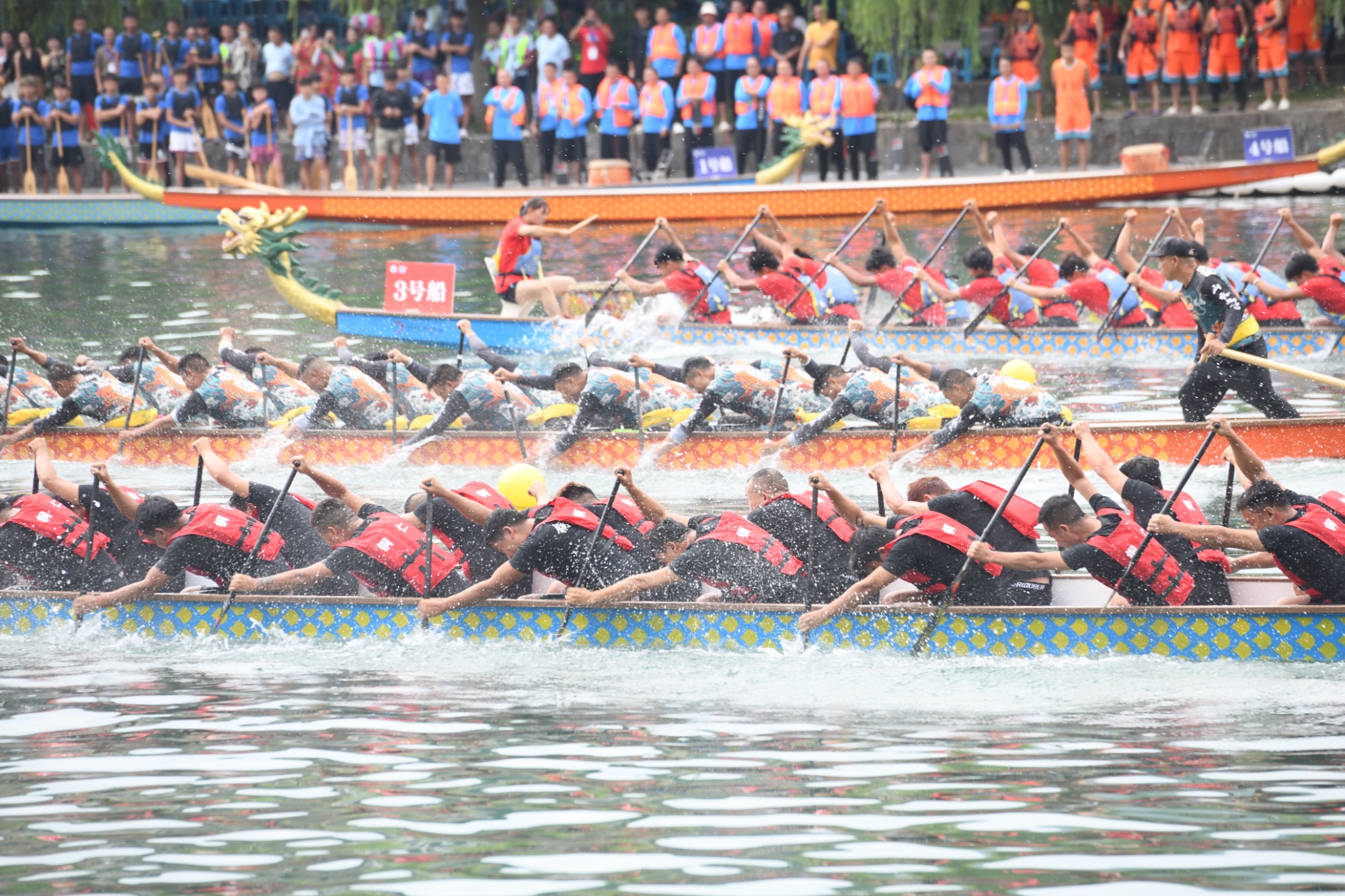 “赛动黔景”2025年贵州省龙舟冠军赛落幕(图4)