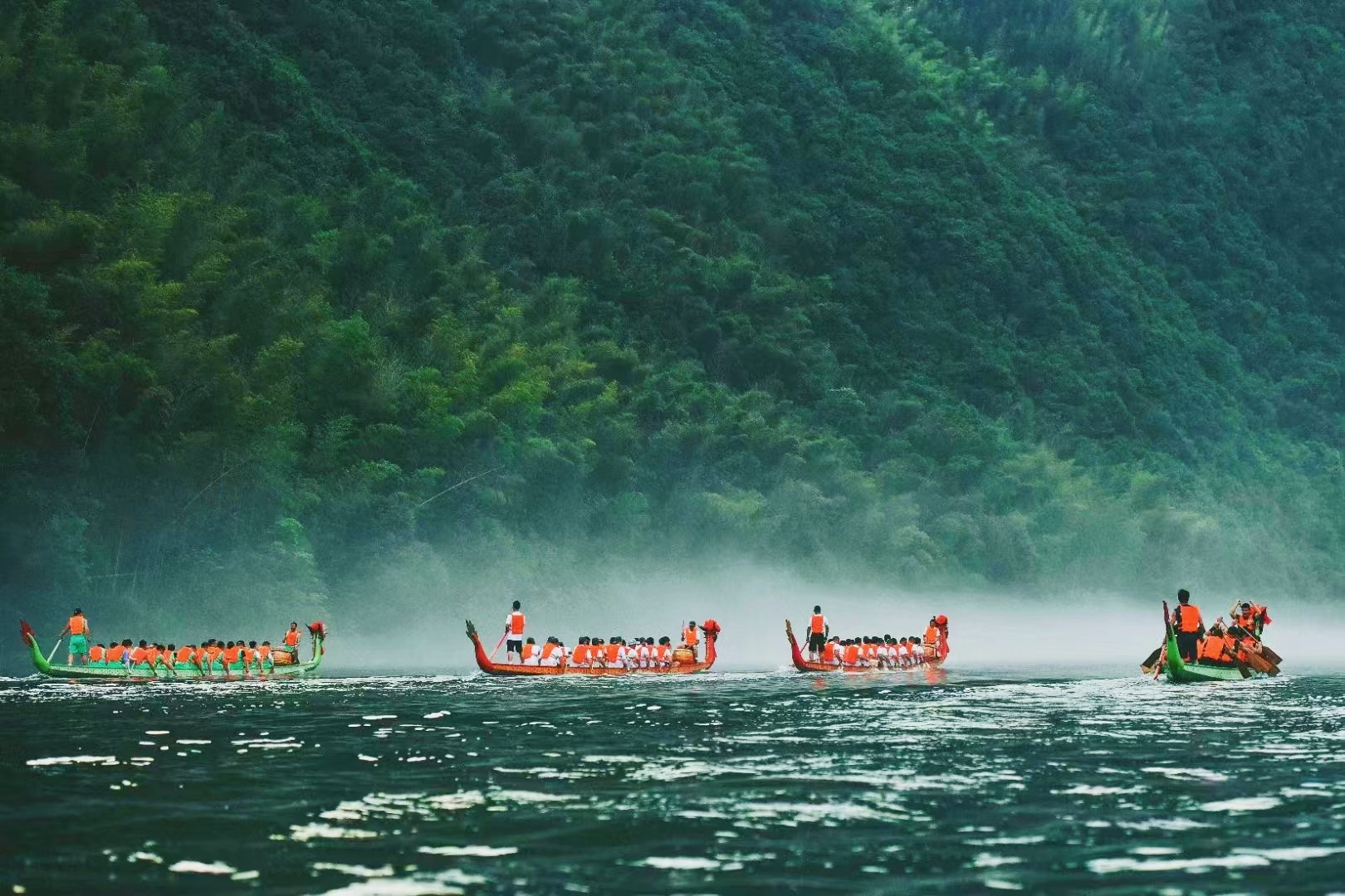 从县队到世界冠军 藤县龙舟四年逆袭为家乡争光