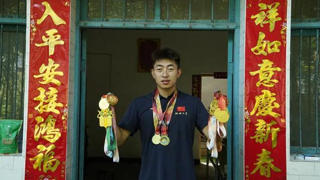 芦山这名21岁大学生的故事(图2)