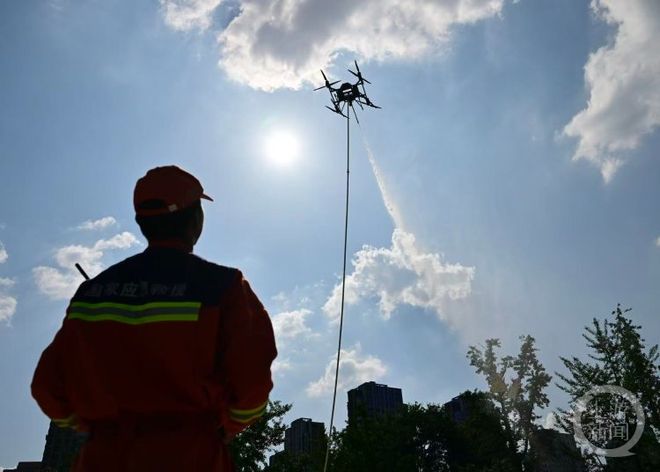 来中央公园体验上百个应急项目！重庆2025年“安全生产月”活动正式启动(图2)