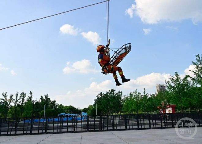 来中央公园体验上百个应急项目！重庆2025年“安全生产月”活动正式启动(图5)