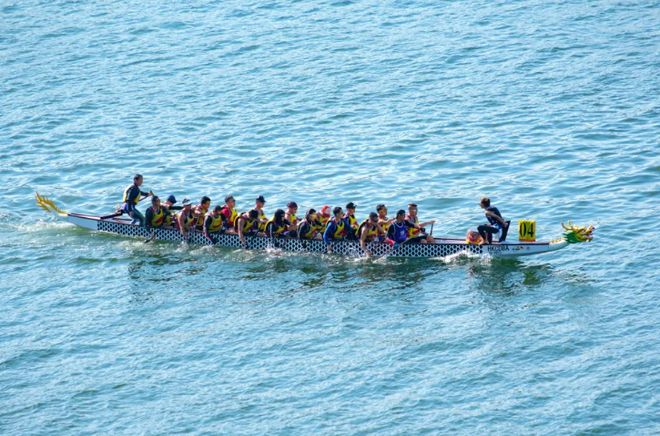 有的龙舟又快又稳有的却翻船龙舟到底怎么划？(图2)