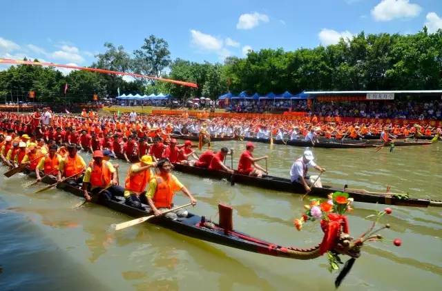 北京：雁西湖上赛龙舟