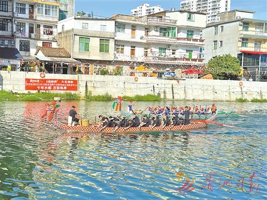 仙游枫亭镇上演龙舟竞渡 18支龙舟队伍展开角逐