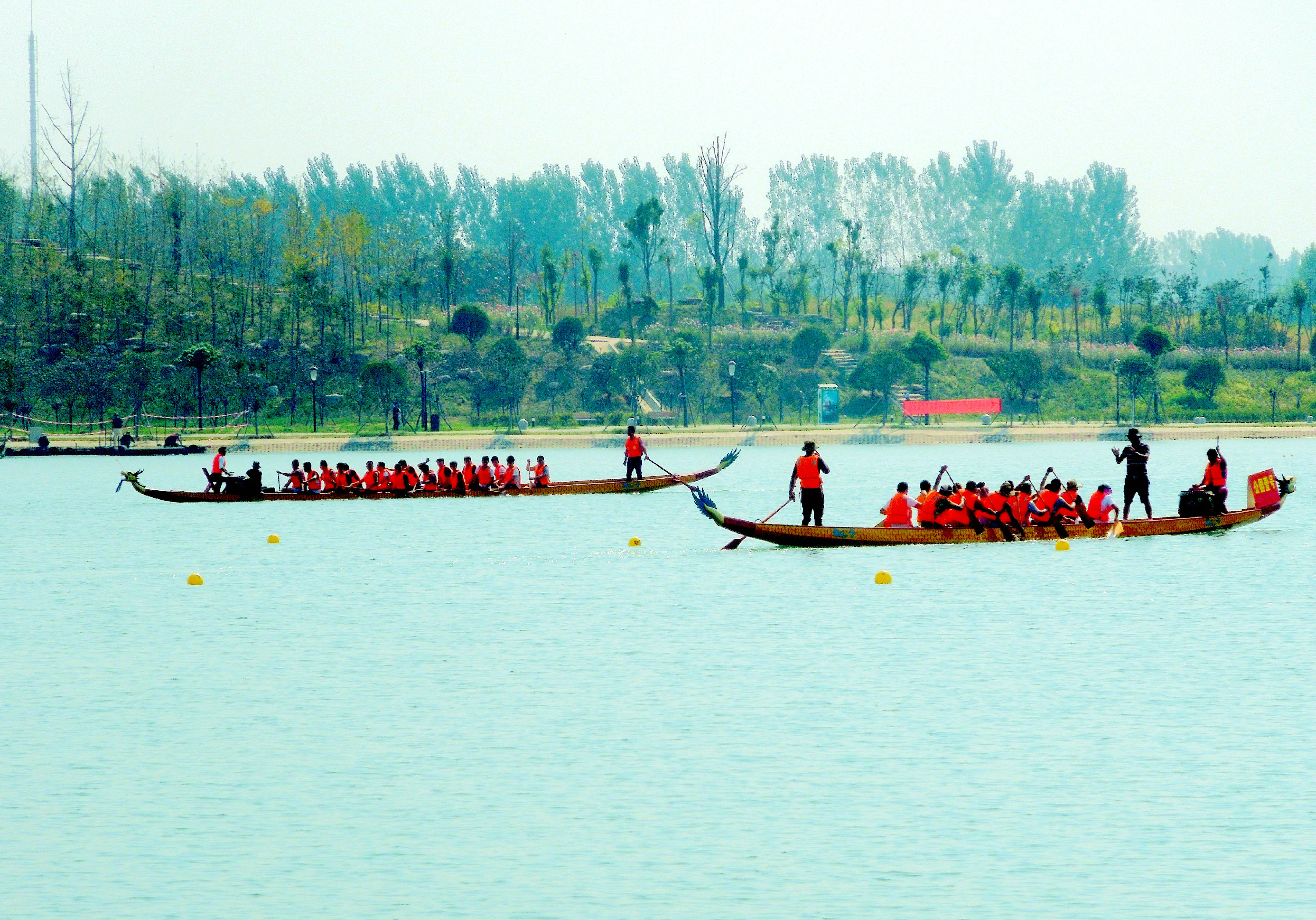 激情澎湃就现在朝阳龙舟赛比赛现场来了！（图+视频）
