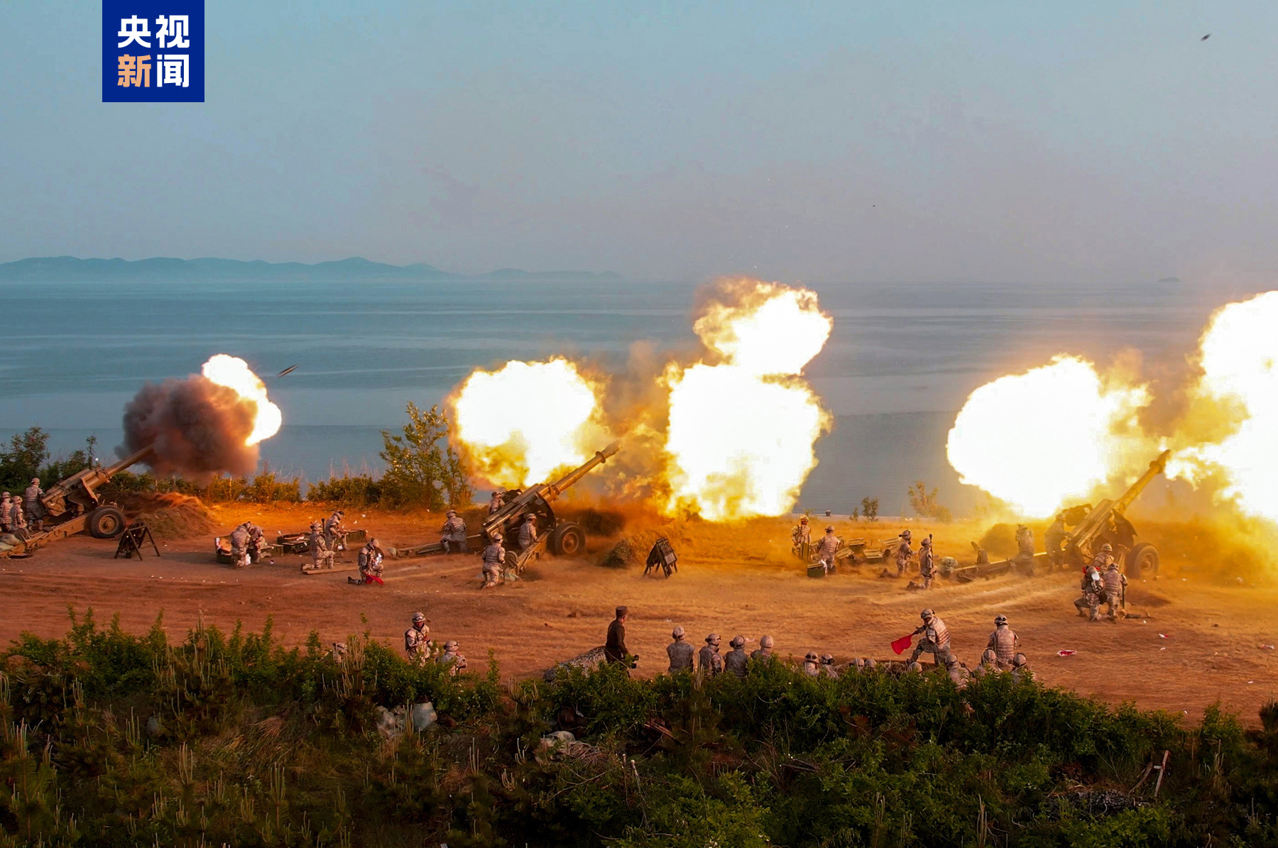 金正恩观摩朝鲜人民军大联合部队炮兵部队火炮射击比赛