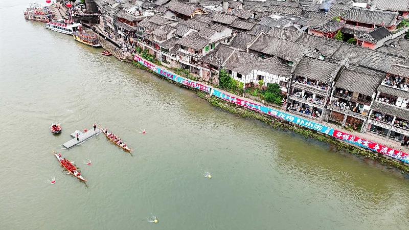 划龙舟咯！千年古镇里桨声响黄龙溪恢复传统龙船大会