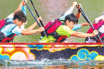 荣昌濑溪河上战鼓擂！16支龙舟劈波斩浪现场万人喝彩