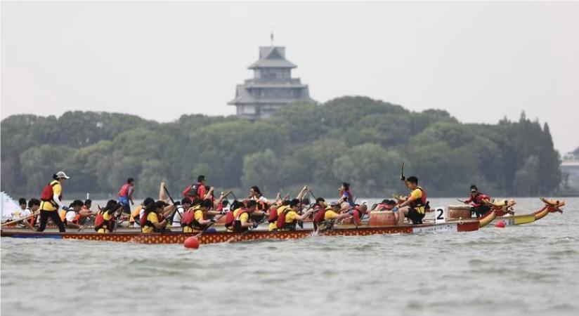 2025第十五届金鸡湖端午龙舟赛挥桨开赛
