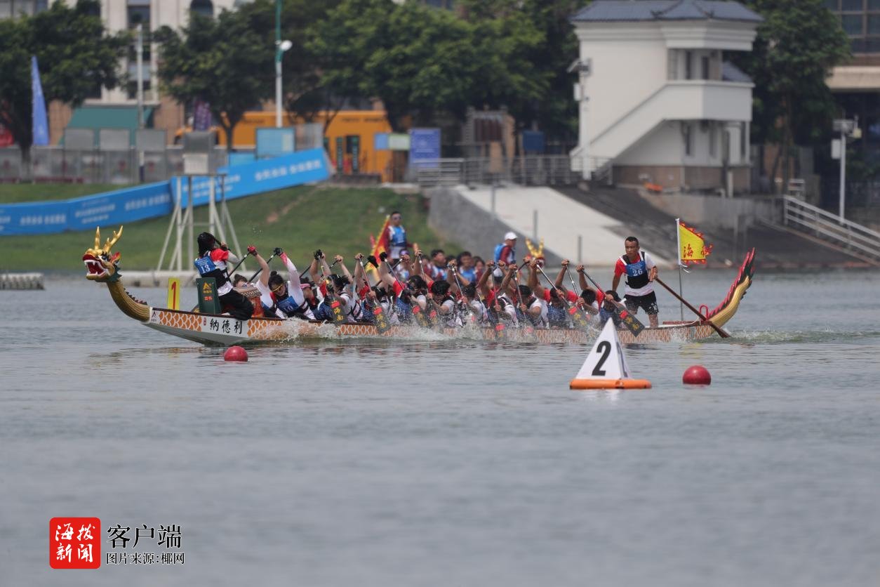 海南龙舟队夺全运会群众龙舟女子100米铜牌