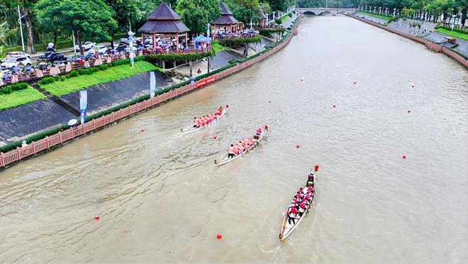 传统龙舟邂逅海南七仙温泉嬉水节 保亭上演民俗与竞技的水上盛宴(图4)