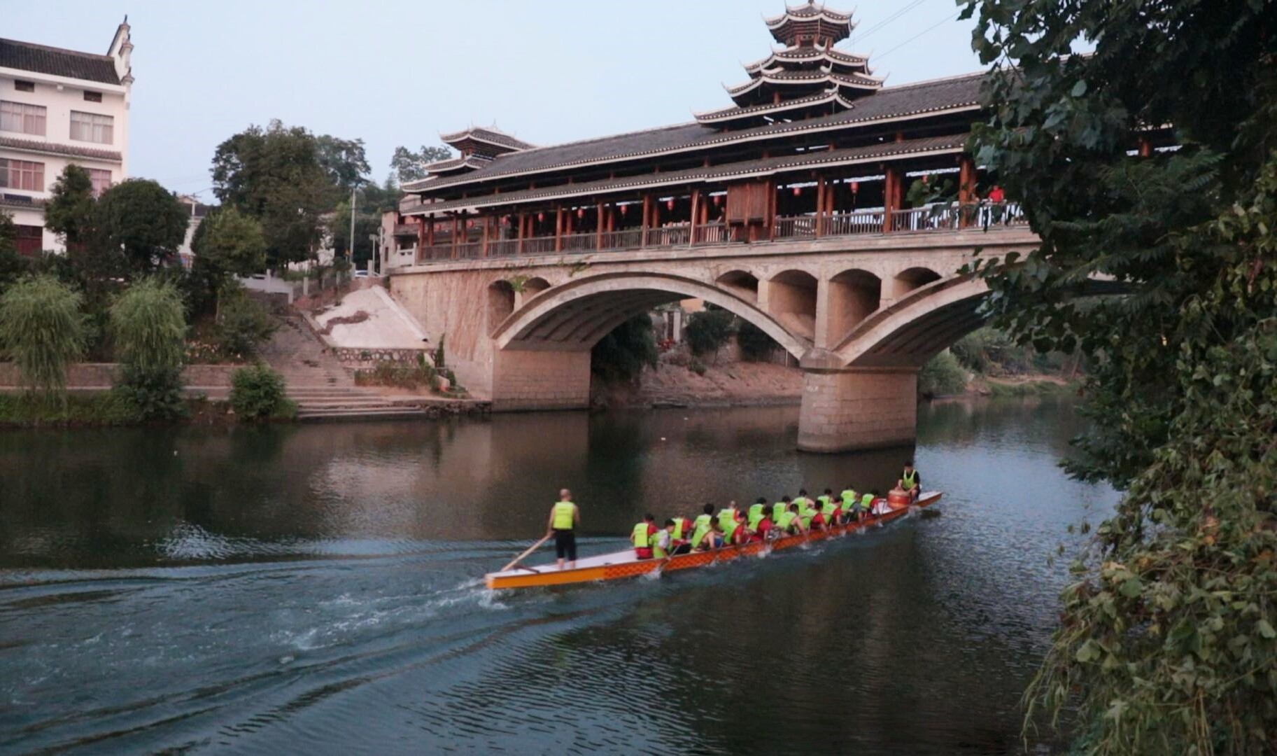 金竹山镇麻溪村：龙舟逐梦正当时