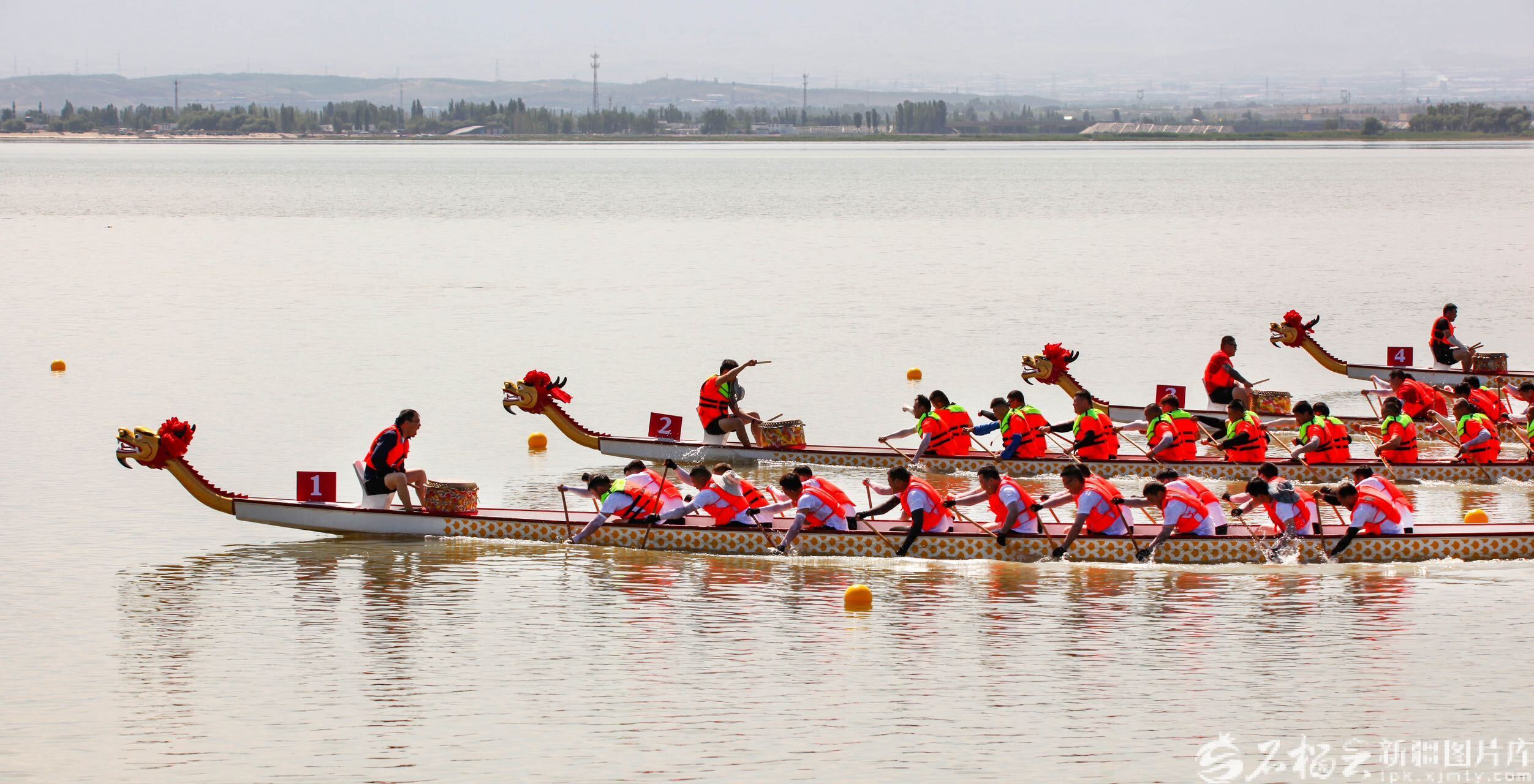 新疆记忆丨浆声逐浪 龙舟竞渡(图2)