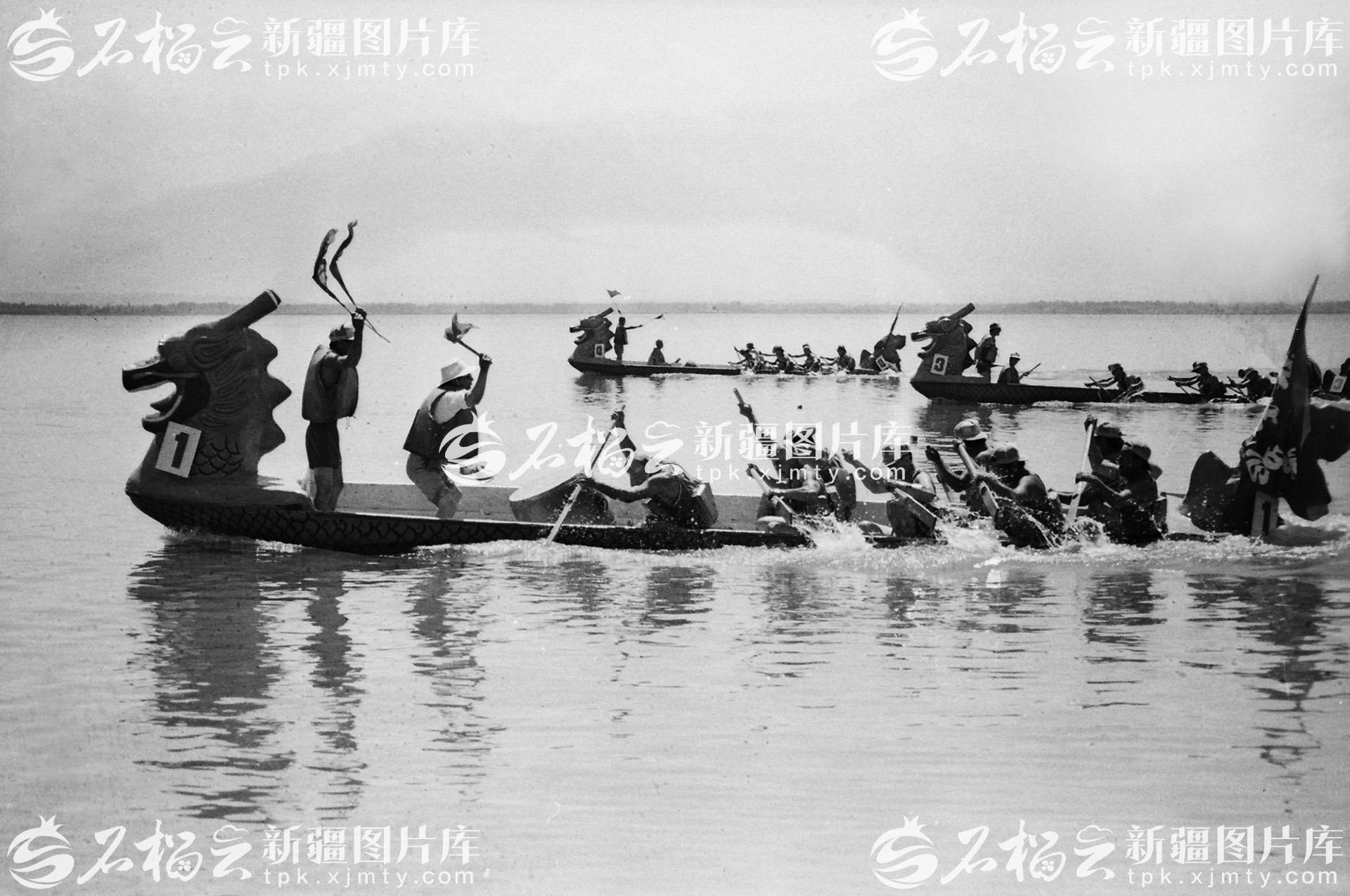 新疆记忆丨浆声逐浪 龙舟竞渡