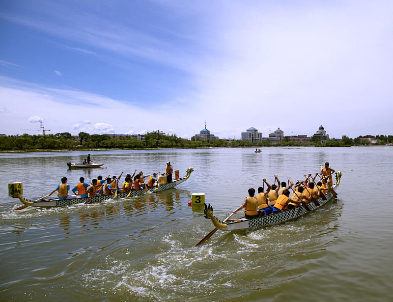 百舸争流 2025年首届青海昆仑英雄龙舟邀请赛暨皮划艇公开赛举办