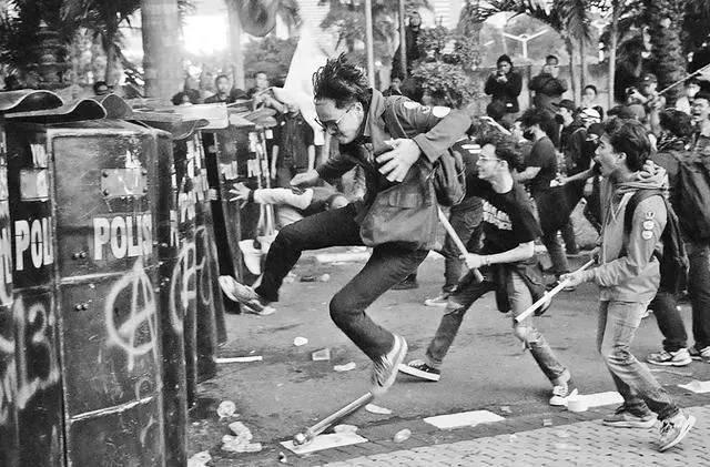 印尼爆发大规模抗议 当地华人：多位政要住宅被洗劫