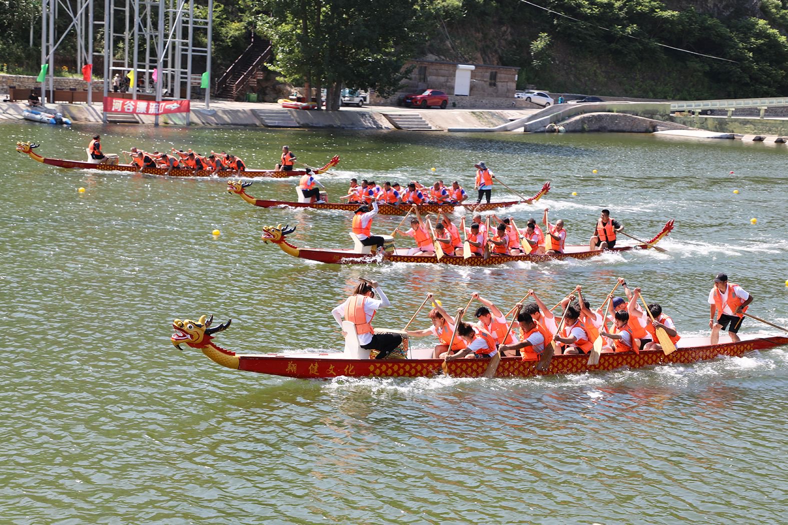 桂平市举办龙舟赛嘉年华活动