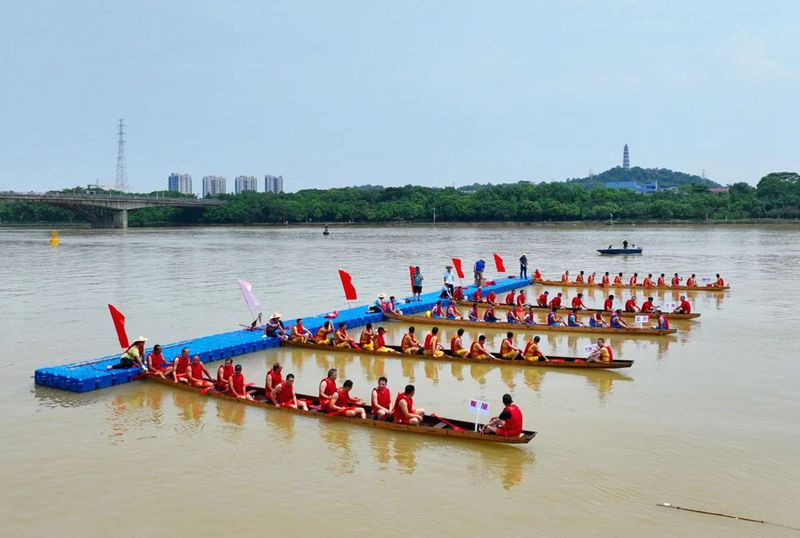 大连普兰店首届北方海域龙舟全国公开赛燃情启幕
