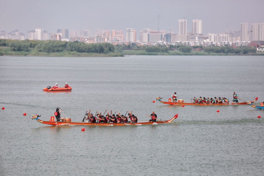 咸阳湖龙舟赛：假期体育盛宴引爆热情