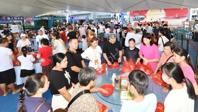 海风明月当背景这场博饼承包了“最厦门”中秋体验