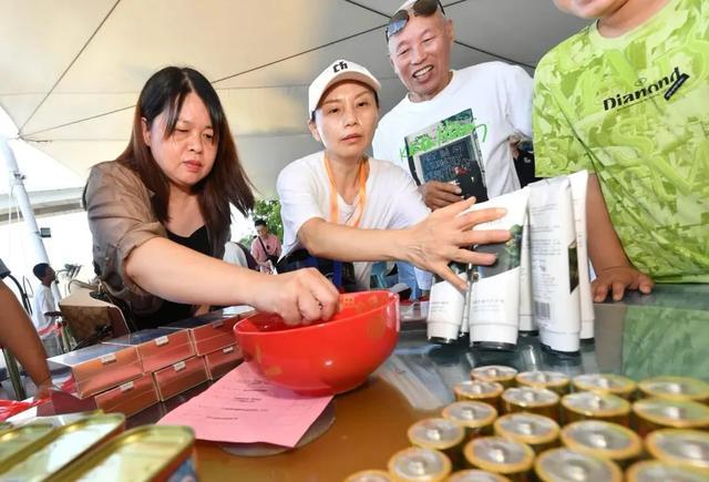 海风明月当背景这场博饼承包了“最厦门”中秋体验(图3)