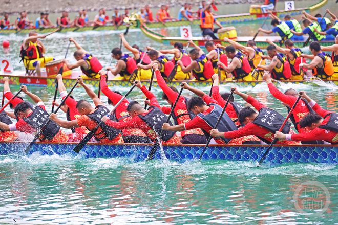 龙舟竞渡庆“双节”(图3)