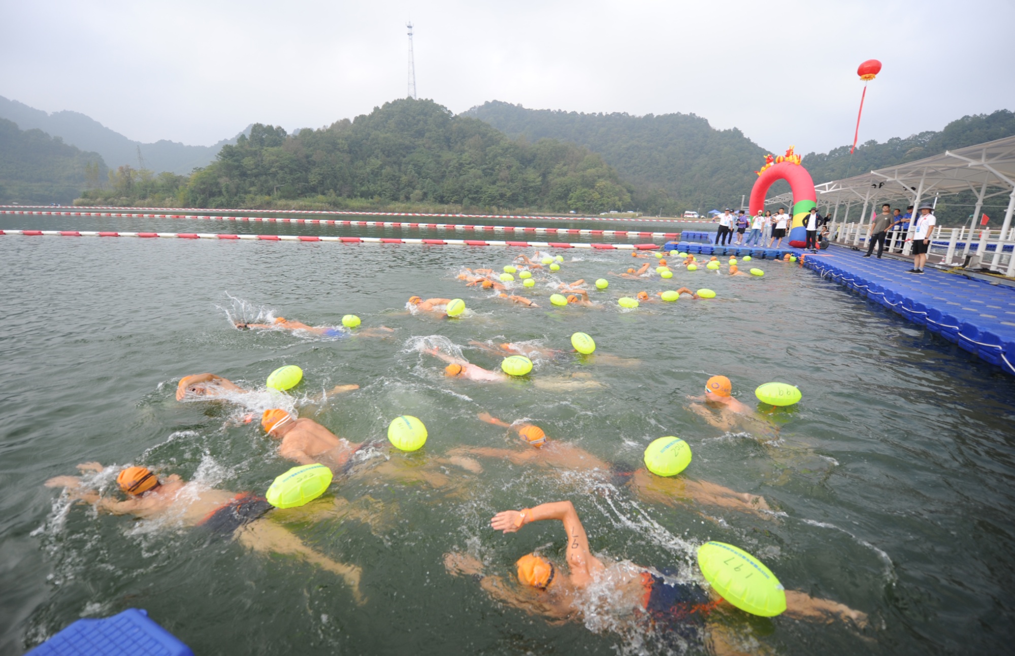 安徽宁国：“泳”动青龙湾 乐享长三角
