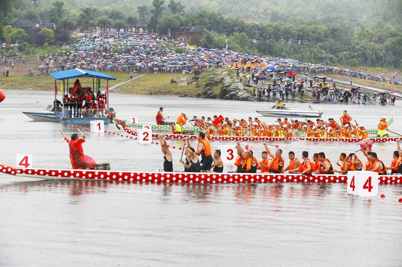 确定了广西首届龙舟拔河公开赛举办地武宣！