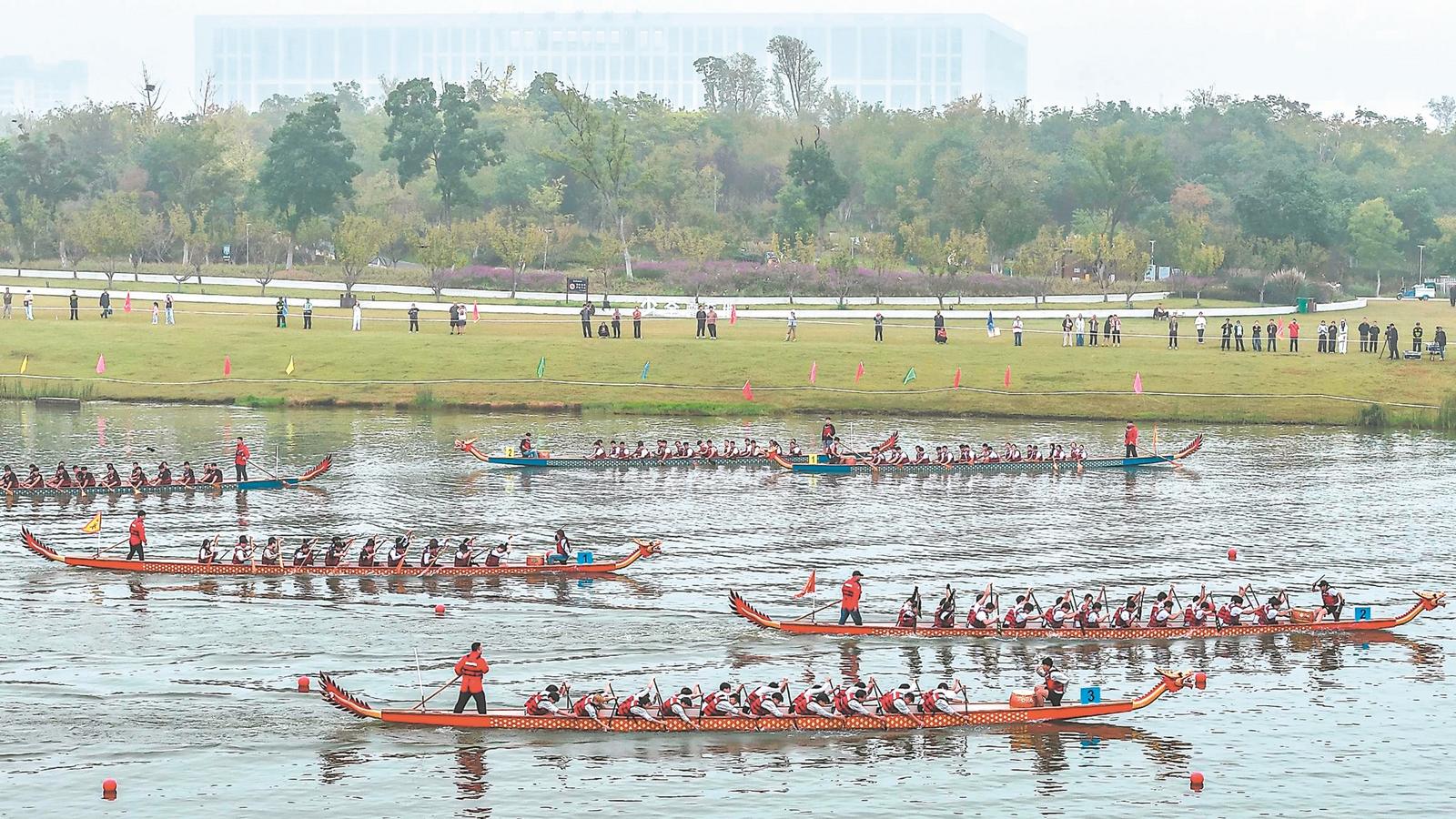2025合肥市大学生龙舟赛在少荃湖举行