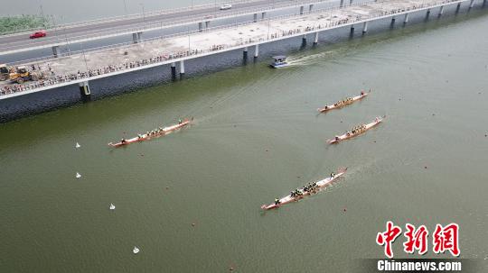 江苏扬州首届龙舟赛开赛再现百年前龙舟竞渡景象