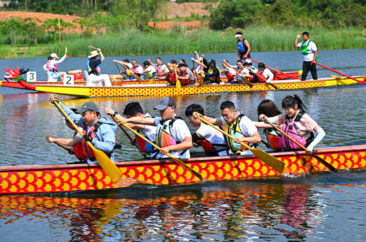 11月1日来深圳南澳观看首届海上龙舟趣味赛2025南澳户外运动季正式开启