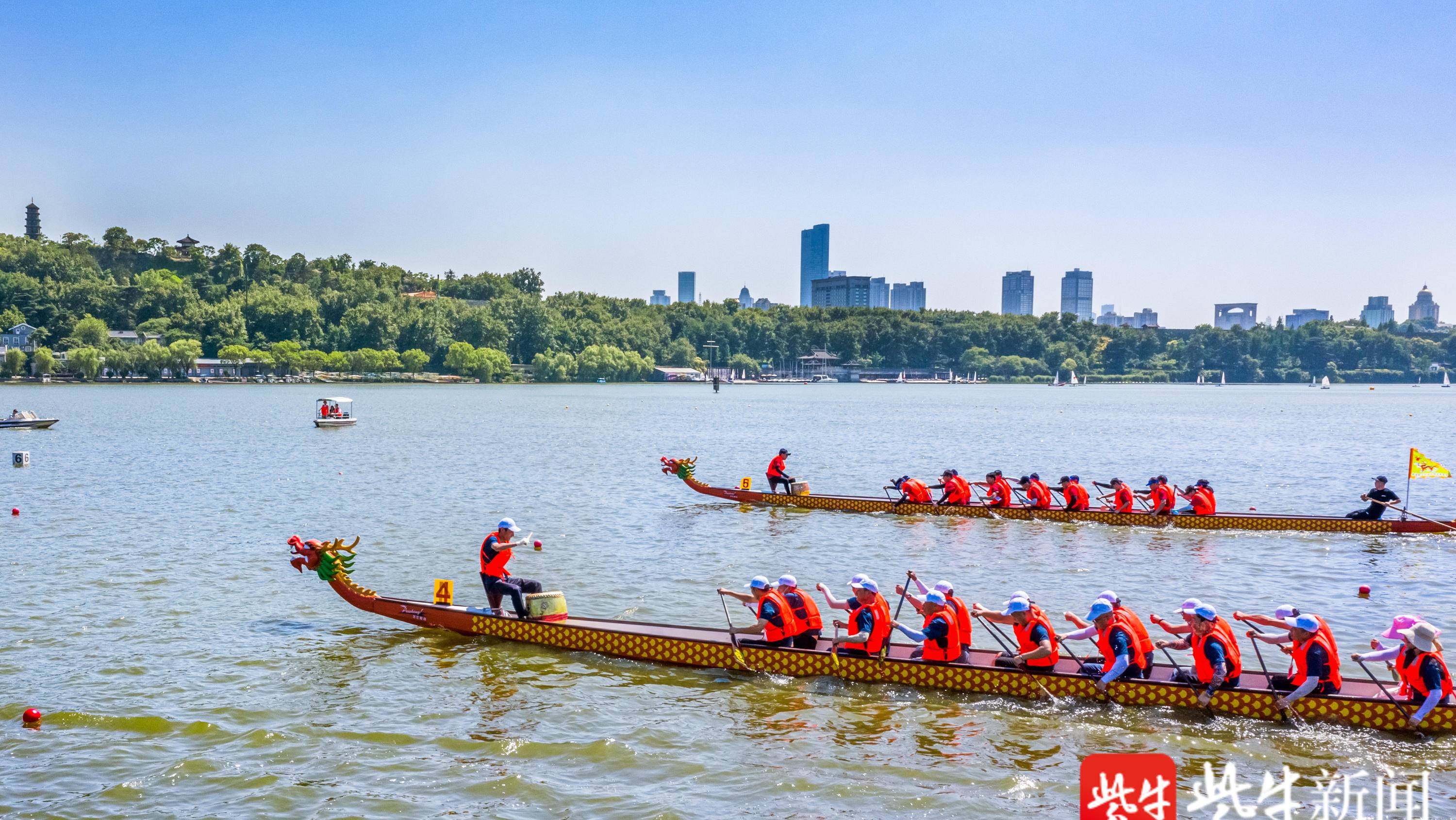 冰上龙舟：东北石油大学学子的冬季激情与传统碰撞