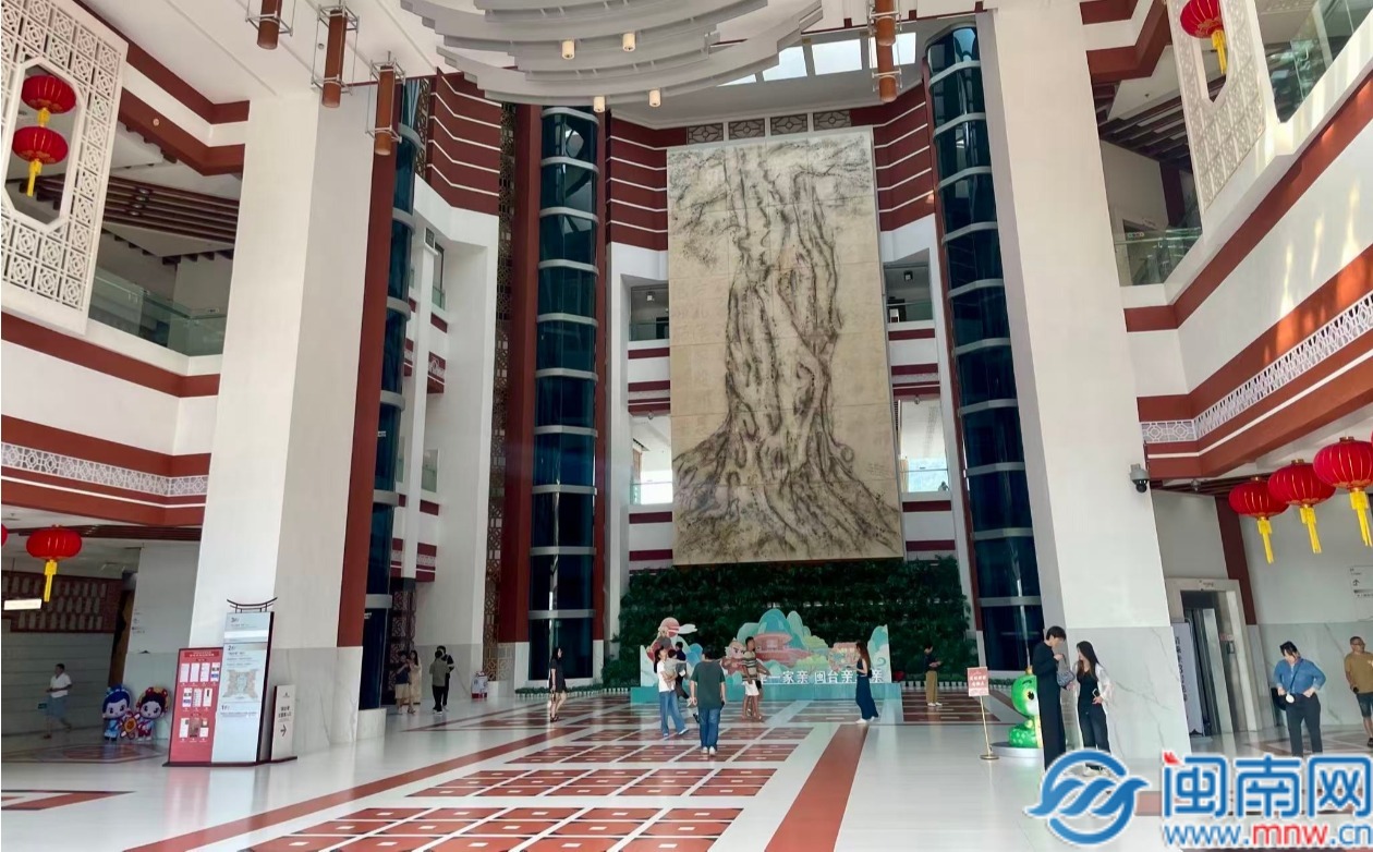 赏古画、编竹编！中国闽台缘博物馆开展端午文化体验活动