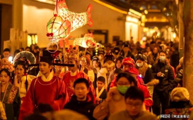 今年圣诞节“洋节”遭遇空前清冷年轻人说：“中国节”更好玩(图3)