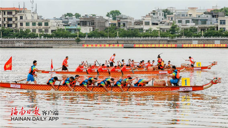 视频 广州不只有龙舟更会玩冲浪！水上嘉年华成琶洲新经济地标