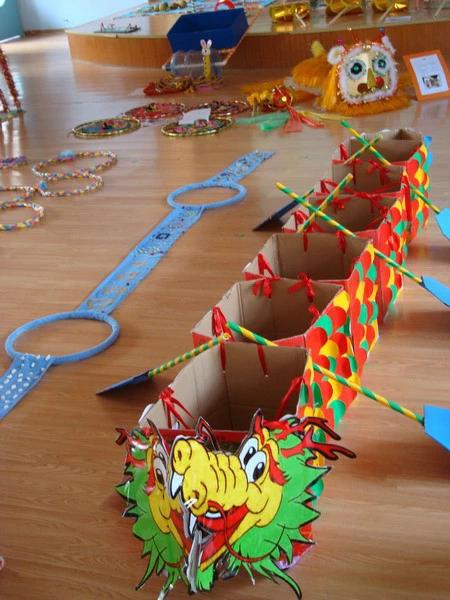 幼儿园端午节手工 用卡纸做漂亮龙舟的方法