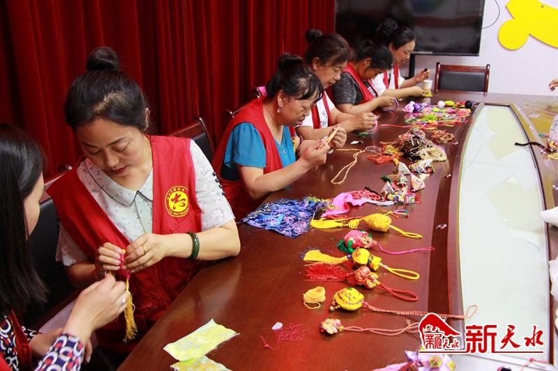 虚实相生以文学的温度包裹产业转型的“硬核”议题