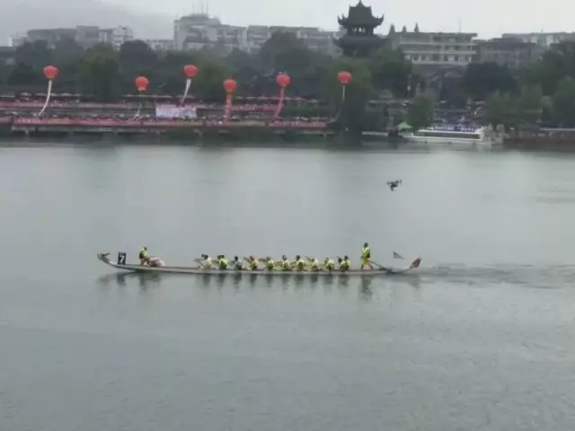 今天上午姜堰老通扬运河上喊声震天！