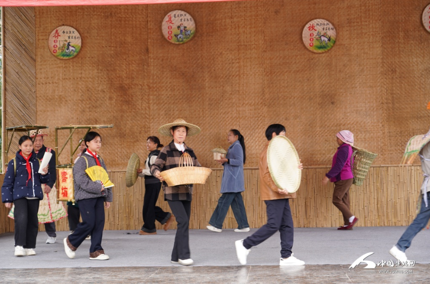 指尖竹韵映乡愁 非遗传承焕新生——客坊村举办首届竹编灯笼大赛(图3)
