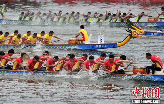 龙舟友谊赛浏阳河畔打响衡阳代表队憾得第二：输了划回家计划买条龙舟划回衡阳