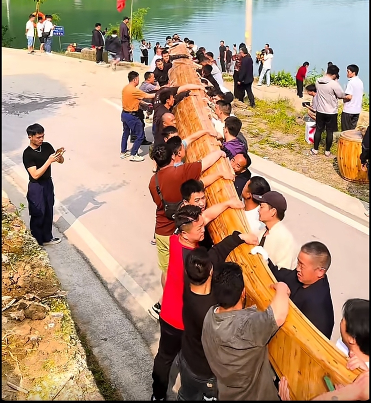 贵州松桃：多支劲旅下水 备战端午龙舟赛